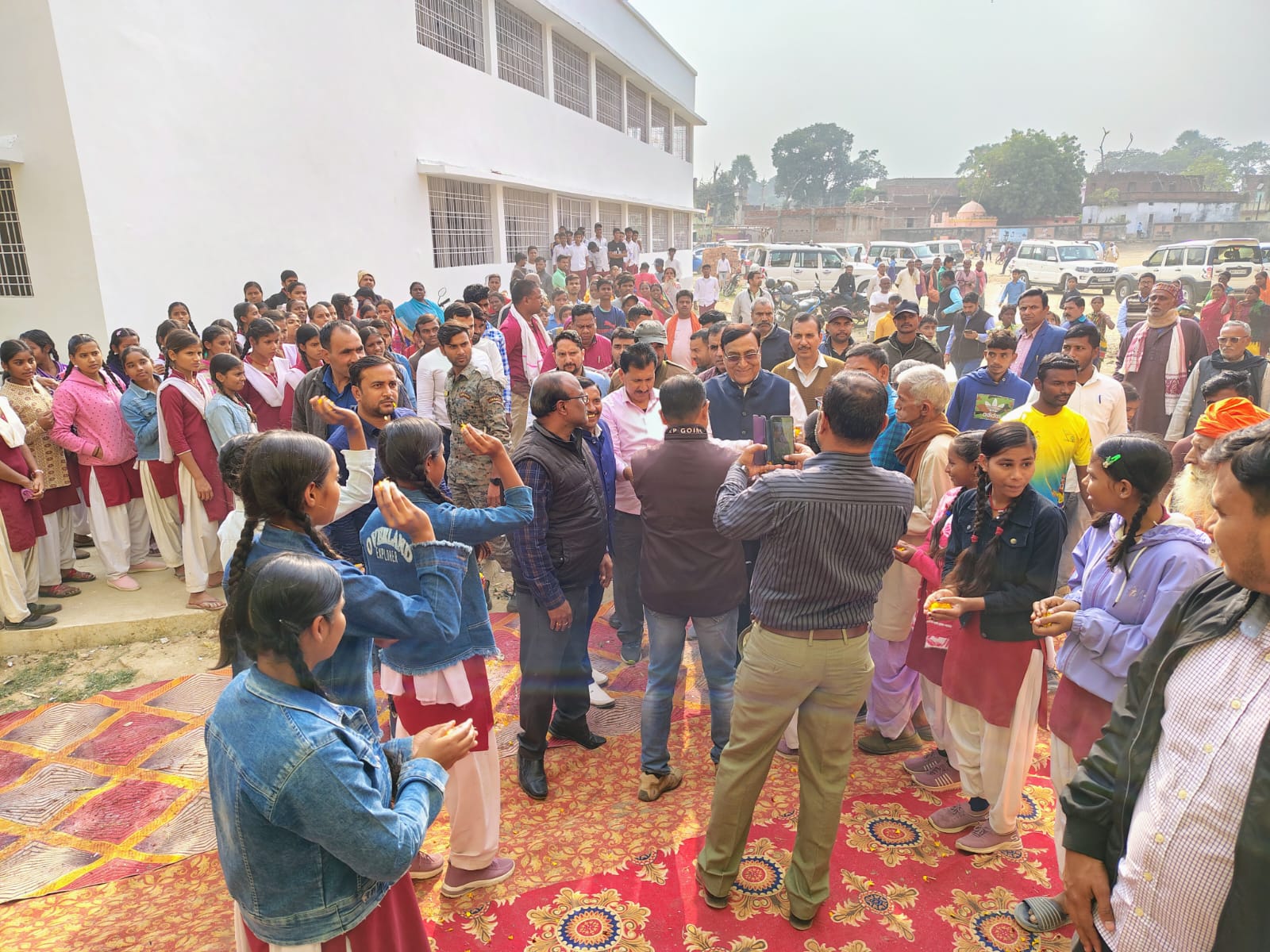 पुरा देश मना रहा शोक,तो दुसरी ओर जहानाबाद प्रखंड क्षेत्र के अमैन स्कूल मना रहा था उत्साह।