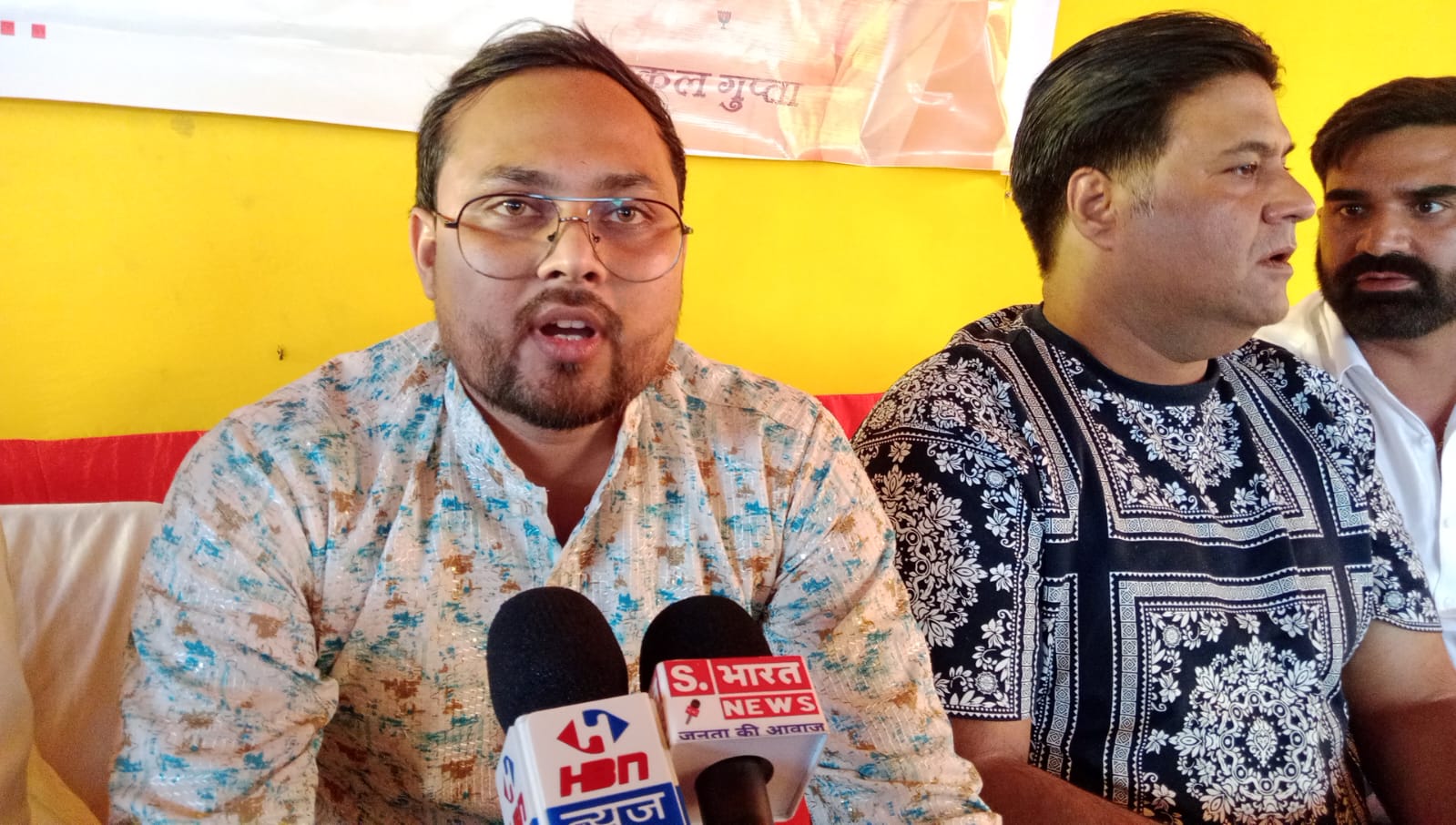 Uttar Pradesh Agra : बागेश्वर महाराज पंडित धीरेंद्र शास्त्री आज आगरा में अपने प्रवचन भक्तों को देंगे।