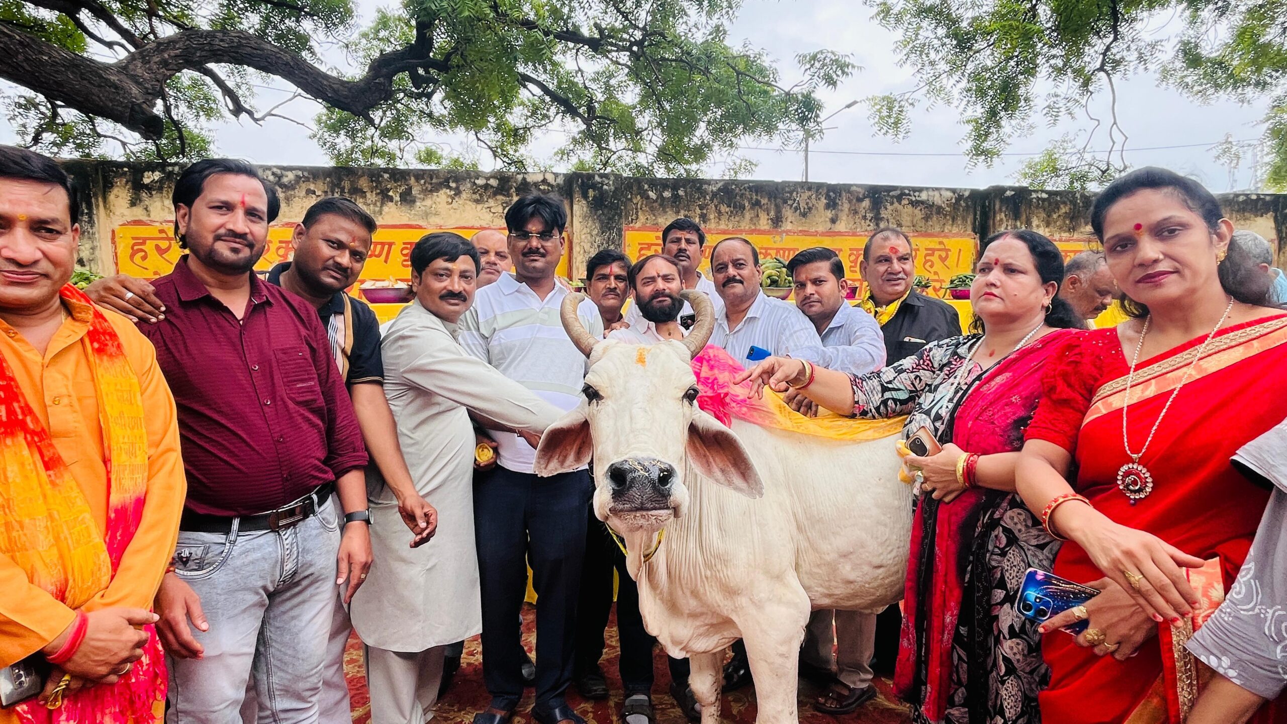 Uttar Pradesh Agra News : गौ माता के छप्पन भोग से तीन दिवसीय महोत्सव का शुभारंभ, श्याम आस्था परिवार का 13वां वार्षिकोत्सव